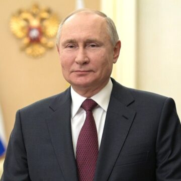Putin, Holding a Weak Hand, Raises the Stakes