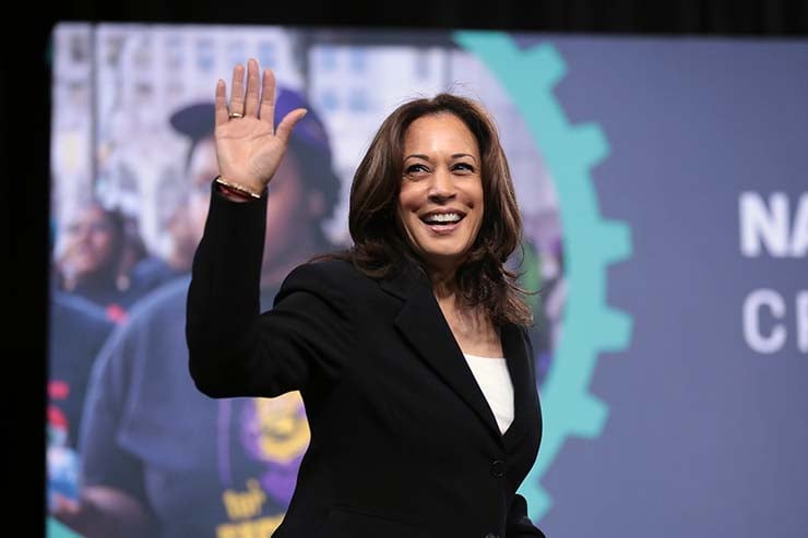 Kamala’s Closing Argument: ‘I’m Obviously Not Joe Biden’