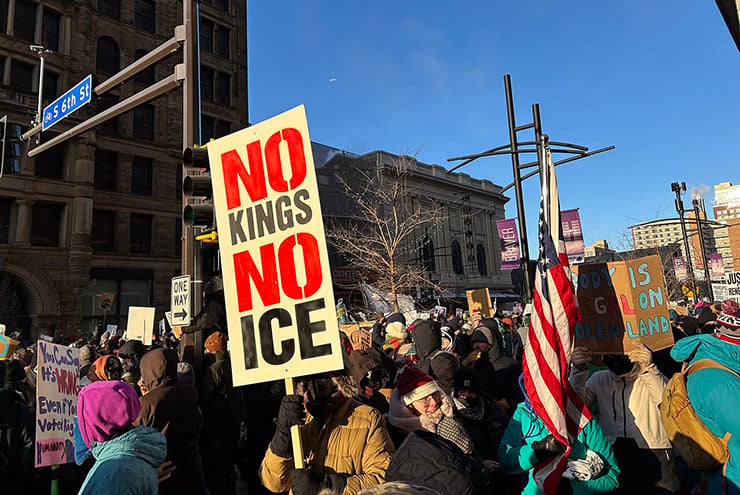 2026-01-23_ICE_protest_in_Minneapolis-11 Why Are Anti-ICE Activists Building Borders?