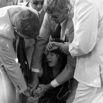 Lynette Fromme arrested while pointing gun at President Ford Abraham Lincoln, James A. Garfield, William McKinley, John F. Kennedy, failed assassinations, attempted assassinations, Presidents, President Gerald Ford,